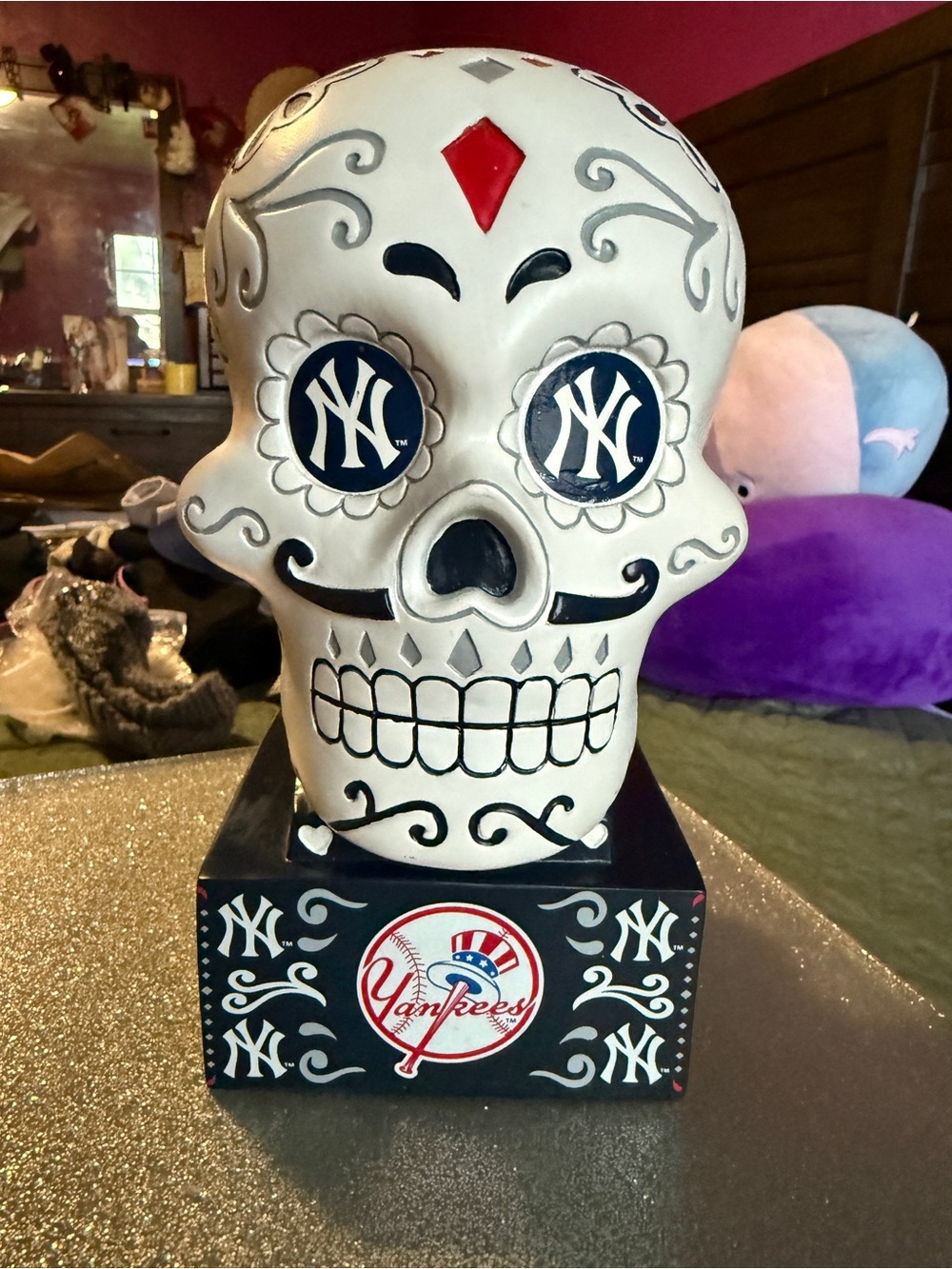 NY Yankees Sugar Skull Figurine - White & Navy Decorative Accent